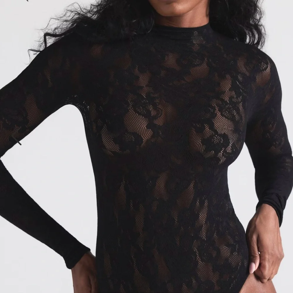 SKIMS Knit Lace Mock Neck Bodysuit | Onyx Limited Edition - Picture 5 of 7